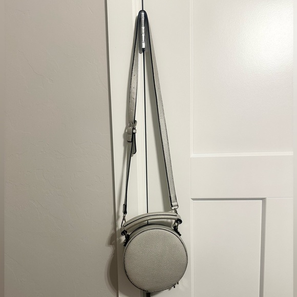 Topshop Round Sliver Crossbody Bag - Picture 9 of 13